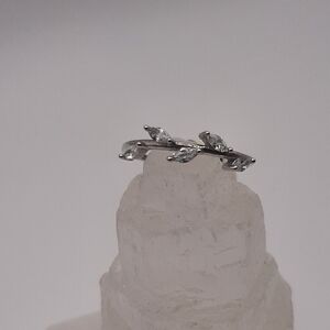 R813 Sterling Silver Vine Ring - Charmed Aroma